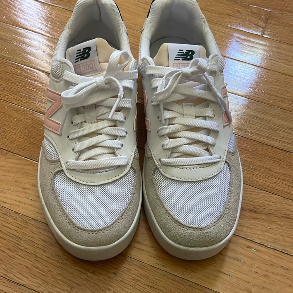New Balance 300 Court sneaker size 9
